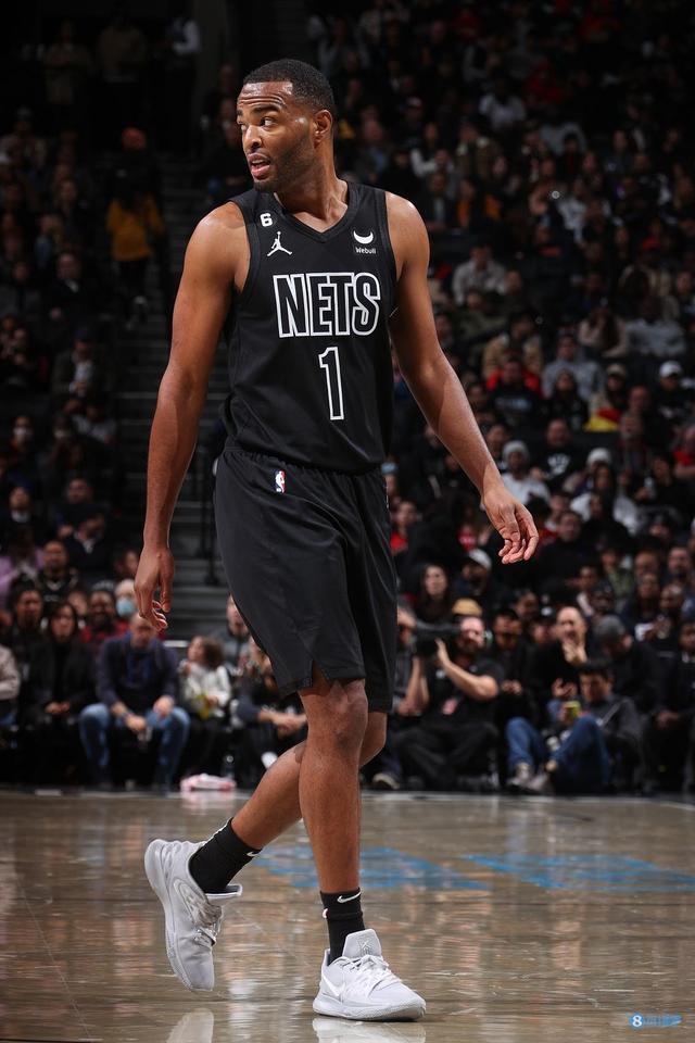 不乏球员在 不乏球员在